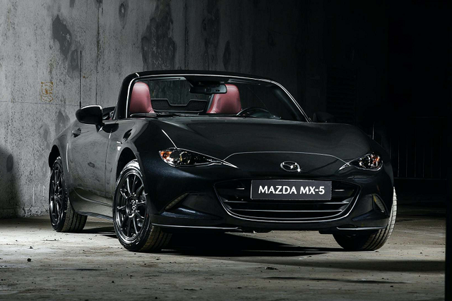 Huyền thoại Mazda MX-5 Eunos Edition đen ma mị, đẹp ngỡ ngàng - Ảnh 2.