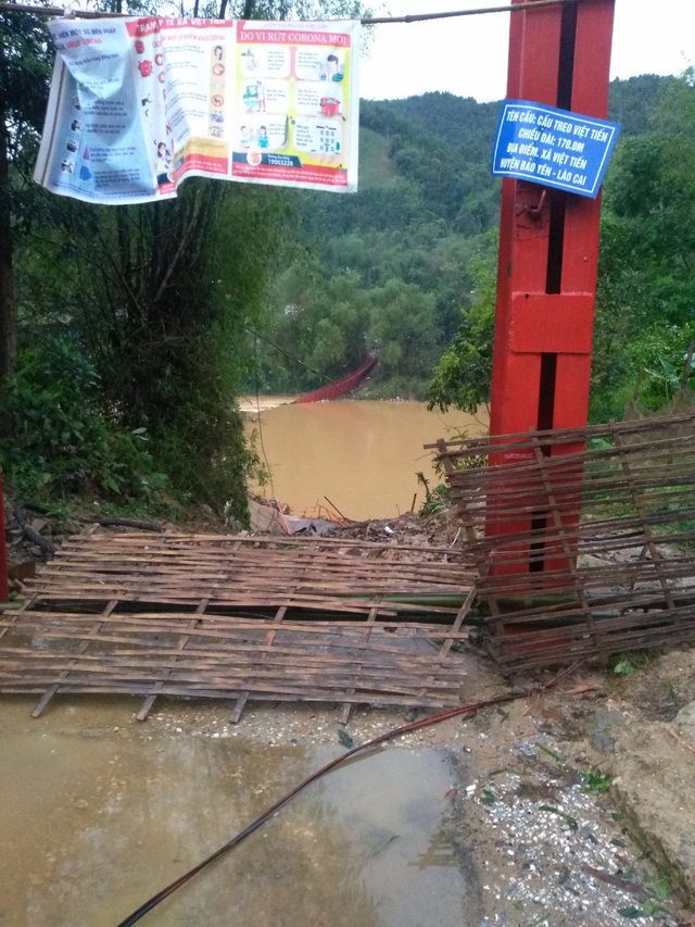 Lào Cai: Dông lốc, mưa đá làm gãy đổ 1 cầu treo, 1 người thiệt mạng - Ảnh 6.