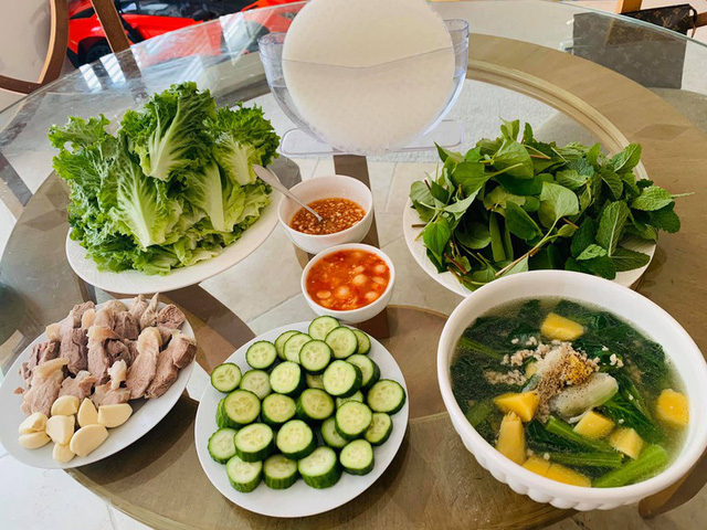 Sao Việt đảm đang, nấu ăn ngon khi ở nhà mùa dịch COVID-19 - Ảnh 2.