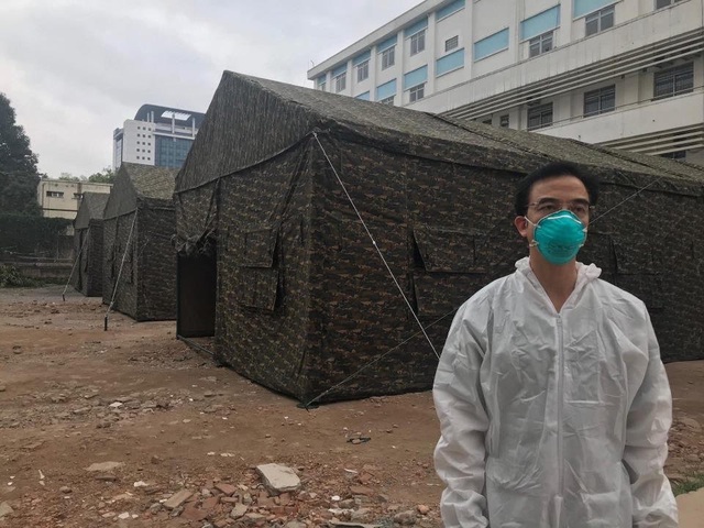 Dựng bệnh viện dã chiến trong khuôn viên Bệnh viện Bạch Mai - Ảnh 1.
