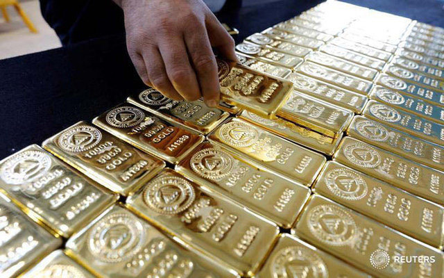 Vàng trong nước và vàng thế giới đồng loạt giảm giá - Ảnh 1.