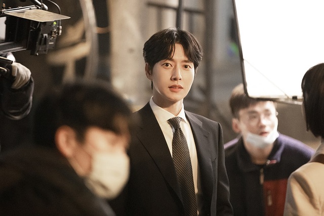Park Hae Jin cực điển trai trong phim mới - Ảnh 3.