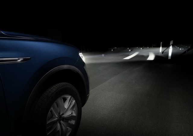 Nhật Bản: Ô tô mới sản xuất phải trang bị đèn pha tự động - Ảnh 1.