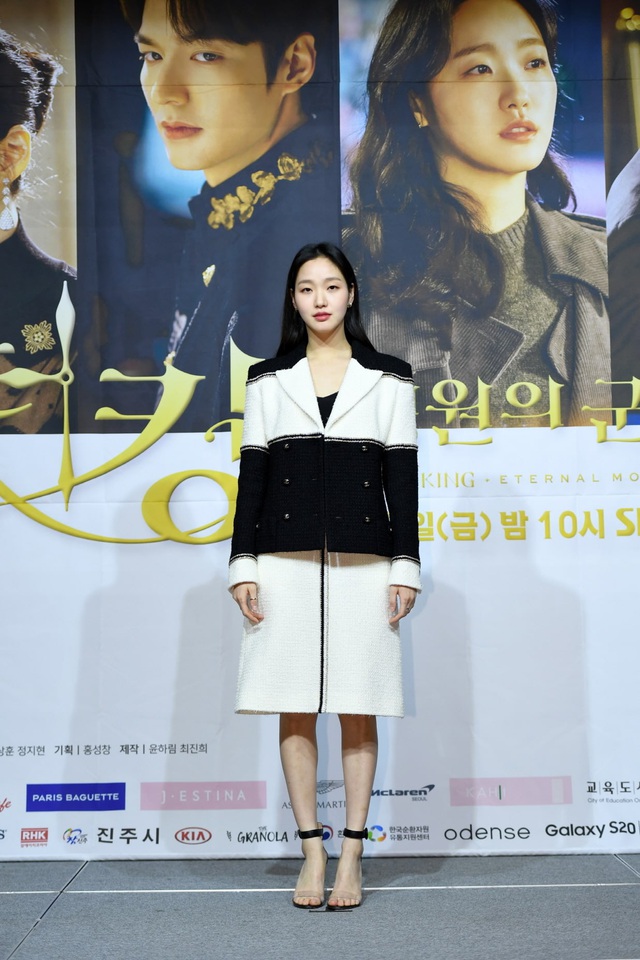 Lee Min Ho lịch lãm bên Kim Go Eun ra mắt phim mới - Ảnh 3.