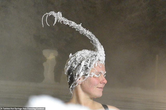 Những bức ảnh quái dị nhất từ cuộc thi đóng băng tóc ở Canada - Ảnh 1.