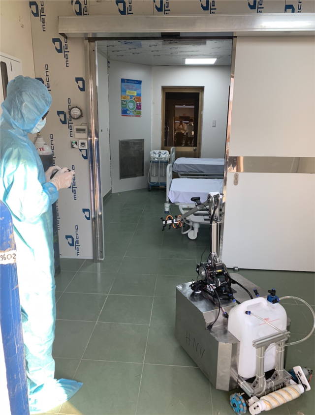 TP.HCM chính thức đưa robot khử khuẩn phòng cách ly thay thế nhân viên y tế - Ảnh 3.