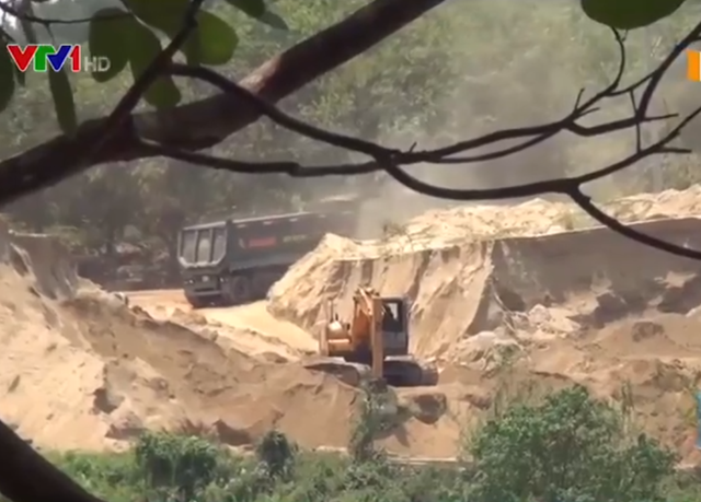 Lại “nóng” tình trạng khai thác cát trái phép ở Bình Phước - Ảnh 2.