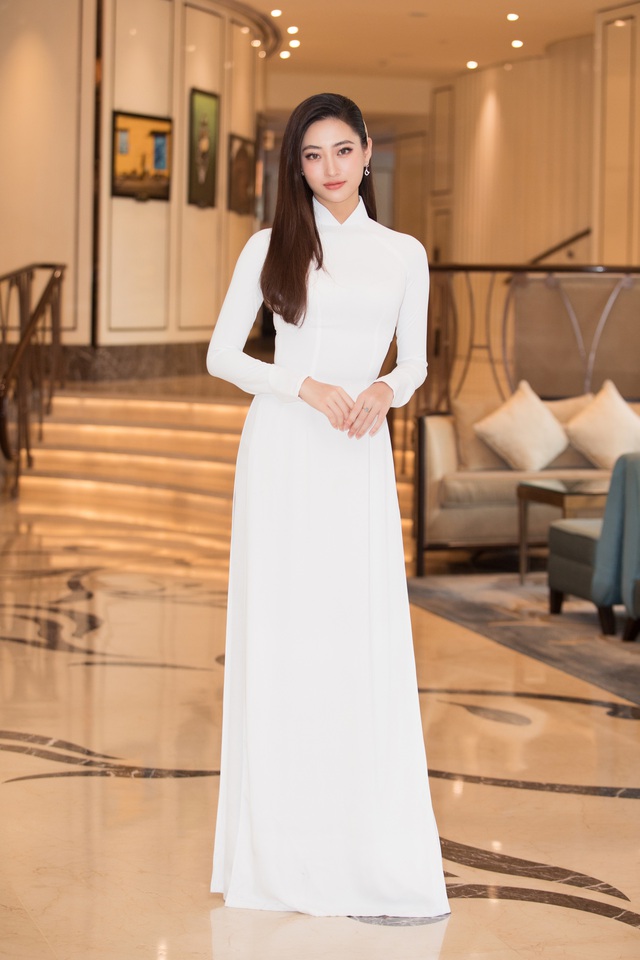 Tròn 1 năm đăng quang Hoa hậu tại Đà Nẵng, Lương Thùy Linh có hành động bất ngờ - Ảnh 11.