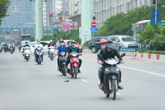 Hôm nay (15/5), CSGT Hà Nội bắt đầu tổng kiểm soát, được phép dừng tất cả các xe - Ảnh 1.