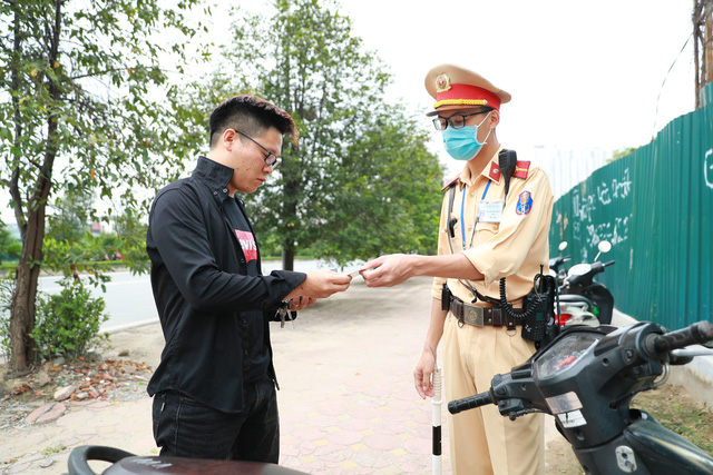 Hôm nay (15/5), CSGT Hà Nội bắt đầu tổng kiểm soát, được phép dừng tất cả các xe - Ảnh 3.