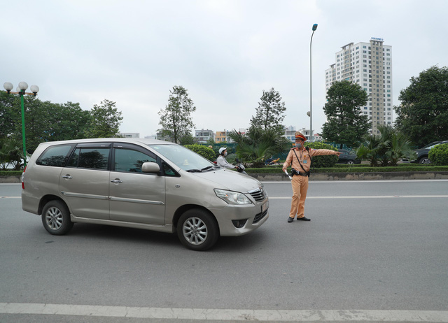 Hôm nay (15/5), CSGT Hà Nội bắt đầu tổng kiểm soát, được phép dừng tất cả các xe - Ảnh 4.