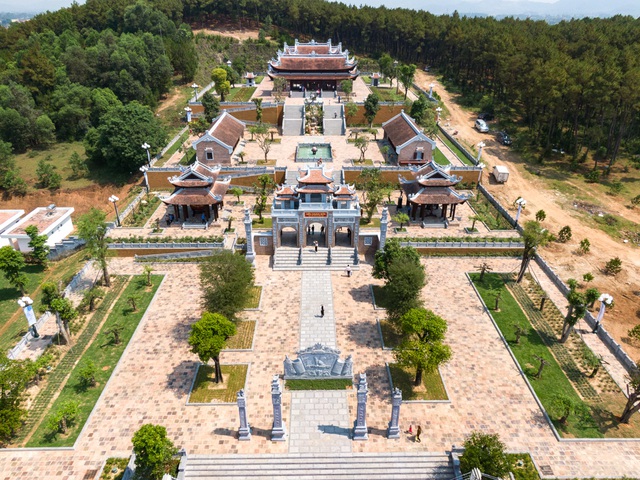 Thủ tướng Nguyễn Xuân Phúc dự lễ khánh thành đền thờ gia tiên Bác Hồ - Ảnh 6.