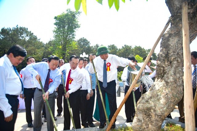 Thủ tướng Nguyễn Xuân Phúc dự lễ khánh thành đền thờ gia tiên Bác Hồ - Ảnh 5.