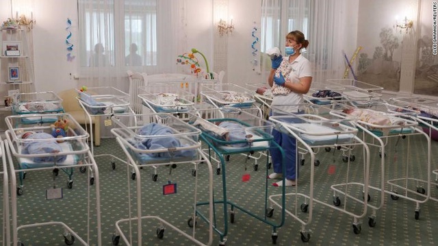 Những em bé bị mắc kẹt tại Ukraine vì COVID-19 - Ảnh 1.