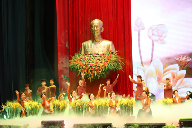 Tổ chức trọng thể Lễ Kỷ niệm 130 năm Ngày sinh Chủ tịch Hồ Chí Minh - Ảnh 4.