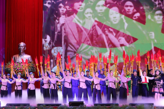 Tổ chức trọng thể Lễ Kỷ niệm 130 năm Ngày sinh Chủ tịch Hồ Chí Minh - Ảnh 6.