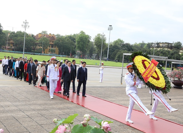 Lãnh đạo Đảng, Nhà nước dự Lễ kỷ niệm 130 năm ngày sinh Chủ tịch Hồ Chí Minh - Ảnh 6.