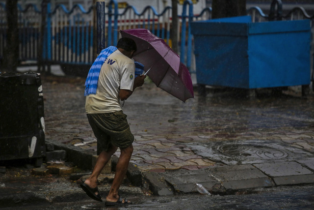 Cận cảnh thiệt hại do siêu bão Amphan gây ra tại Ấn Độ - Ảnh 11.