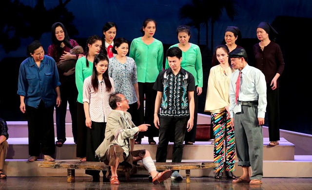 Bệnh sĩ của Lưu Quang Vũ mở màn cho sự trở lại của Nhà hát Kịch Việt Nam - Ảnh 2.