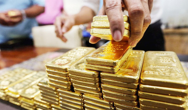 Giá vàng trong nước rời xa mốc 49 triệu đồng/lượng - Ảnh 1.