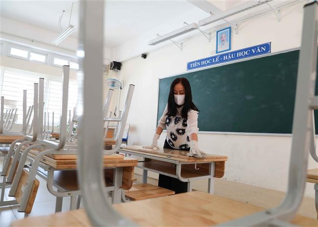 Giáo viên Hà Nội dọn dẹp trường lớp đón học sinh - Ảnh 3.