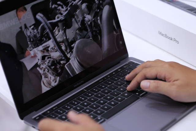 Macbook Pro 13 inch 2020 đầu tiên về Việt Nam giá 41,8 triệu - Ảnh 3.