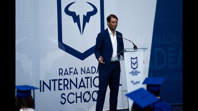 Federer và Sharapova góp mặt trong buổi lễ tốt nghiệp học viện quần vợt của Nadal - Ảnh 1.