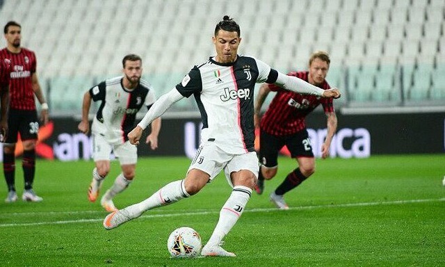 Ronaldo đá hỏng penalty, Juventus vẫn vào chung kết Cúp Quốc gia Italia - Ảnh 2.