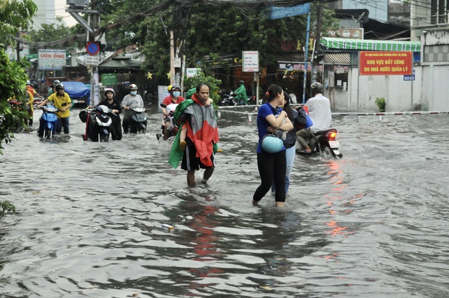 TP.HCM sắp đón những cơn mưa cực lớn, đề phòng ngập lụt khu vực thấp - Ảnh 4.