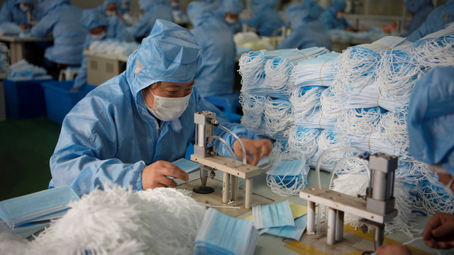 Trung Quốc siết quy định cấp phép, nhiều nhà sản xuất khẩu trang “vỡ mộng” - Ảnh 2.