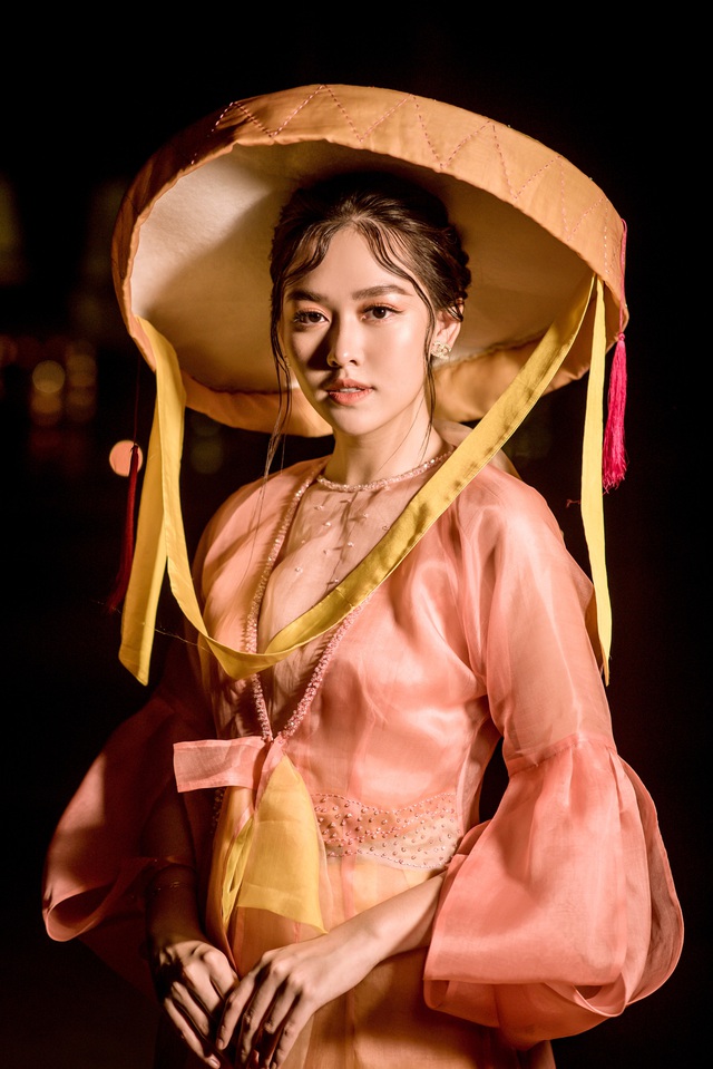 Á hậu Tường San hóa thôn nữ ngọt ngào trong thiết kế của mẹ - Ảnh 3.