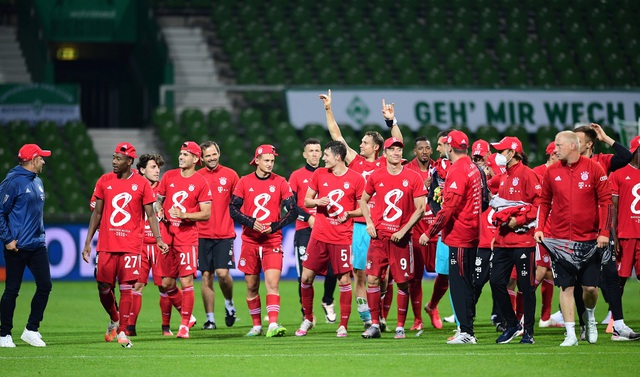 ẢNH: Bayern Munich ăn mừng chức vô địch Bundesliga lần thứ 8 liên tiếp - Ảnh 10.