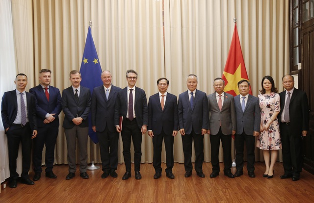 Việt Nam phối hợp với EU sớm đưa Hiệp định EVFTA có hiệu lực - Ảnh 1.