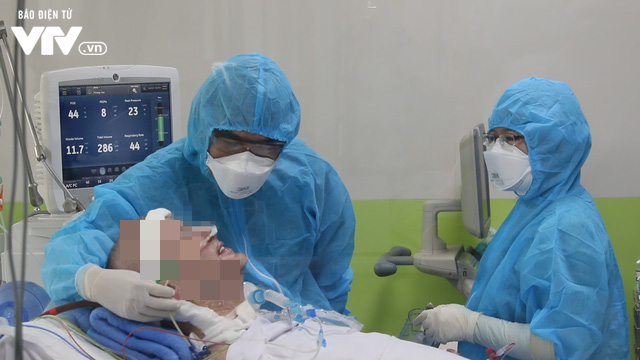 VIDEO: Bệnh nhân 91 đã tỉnh hoàn toàn, có thể mỉm cười, bắt tay y bác sĩ Việt Nam - Ảnh 1.