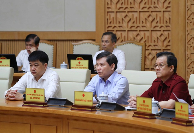Thủ tướng Nguyễn Xuân Phúc: Quyết tâm cao để tiếp tục tháo gỡ khó khăn do COVID-19 gây ra - Ảnh 2.