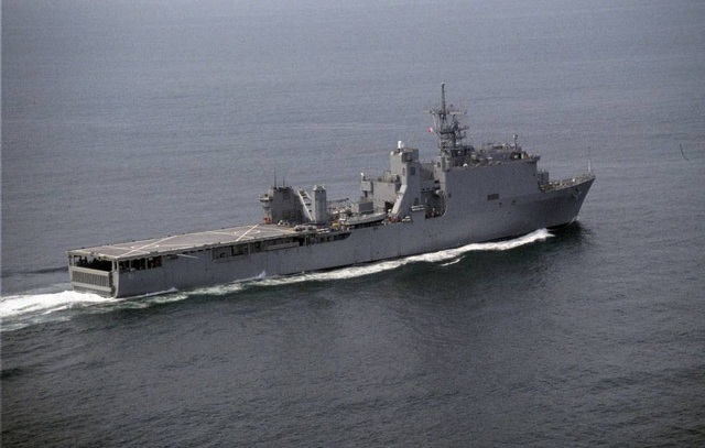 Tàu hải quân Mỹ tuần tra ở Biển Đen - Ảnh 1.