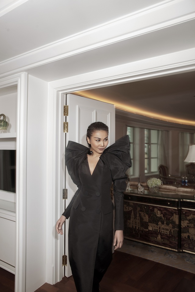 Ngắm Hồ Ngọc Hà và Thanh Hằng trong BST mới của Công Trí, từng xuất hiện trên Vogue Paris - Ảnh 7.