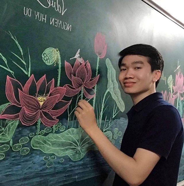 Thầy giáo 9X vẽ hoa phượng trên bảng phấn gây sốt cộng đồng mạng - Ảnh 11.
