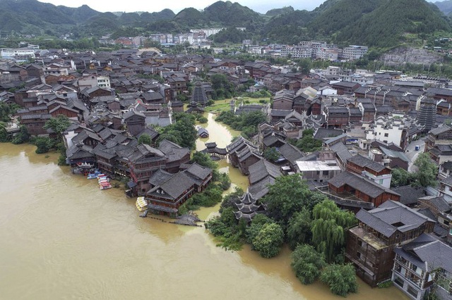 Miền Nam của Trung Quốc gánh chịu trận lũ lụt lớn nhất trong 2 thập kỷ qua - Ảnh 1.