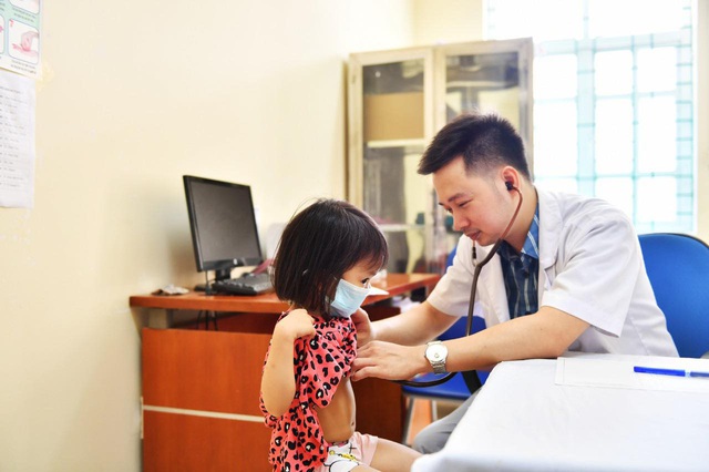 Tầm soát bệnh tim bẩm sinh cho hơn 1.400 trẻ em vùng cao tại Hà Giang - Ảnh 6.