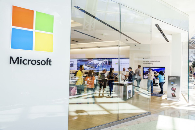 Microsoft đóng cửa vĩnh viễn các cửa hàng bán lẻ - Ảnh 1.