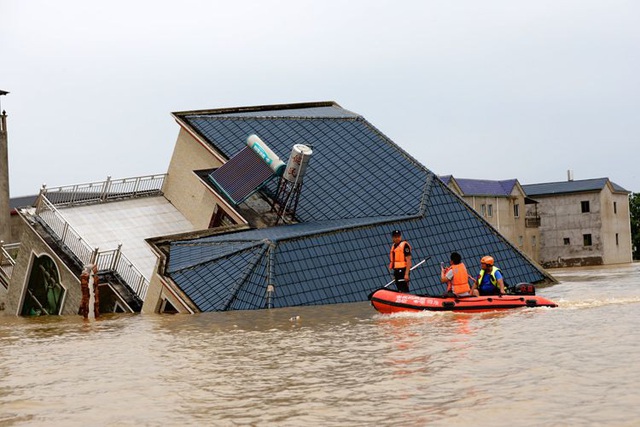 Lũ lụt ở Trung Quốc: Nước sông Dương Tử tiếp tục dâng cao, thách thức cho đập Tam Hiệp - Ảnh 3.