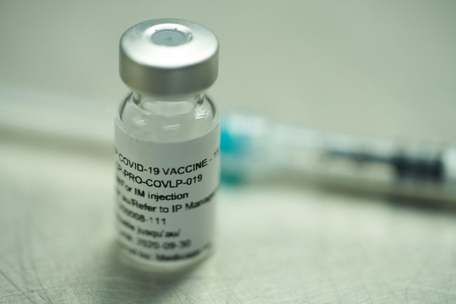Mỹ thử nghiệm vaccine ngừa COVID-19 cho kết quả an toàn, kích thích miễn dịch - Ảnh 1.