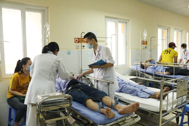 Quảng Ninh: 17 người nhập viện nghi ngộ độc thực phẩm - Ảnh 2.