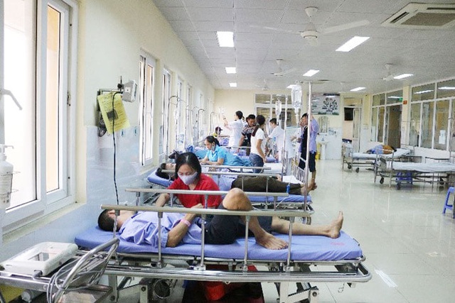 Quảng Ninh: 17 người nhập viện nghi ngộ độc thực phẩm - Ảnh 1.