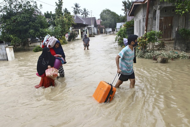 Lũ lụt gây thiệt hại nghiêm trọng tại Indonesia, ít nhất 36 người thiệt mạng - Ảnh 2.