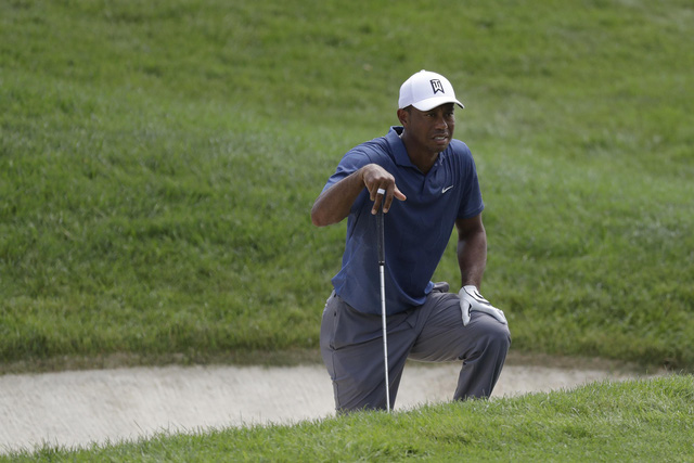 Tiger Woods chật vật tại vòng 2 giải golf The Memorial 2020 - Ảnh 2.