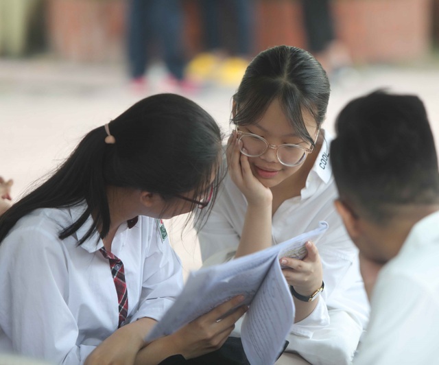 Học sinh Hà Nội bắt đầu khai Phiếu đăng ký dự tuyển vào lớp 10 THPT năm học 2021-2022 - Ảnh 1.