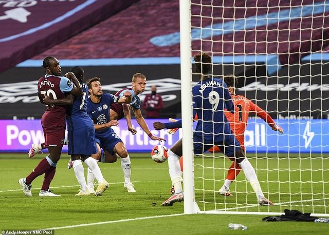 West Ham United 3-2 Chelsea: The Blues thua sốc - Ảnh 1.