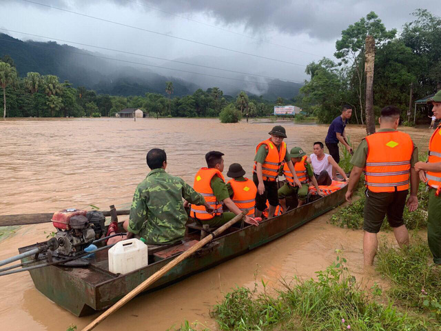Sau mưa lớn, ngập sâu, Hà Giang tập trung hỗ trợ người dân, khắc phục hậu quả - Ảnh 2.